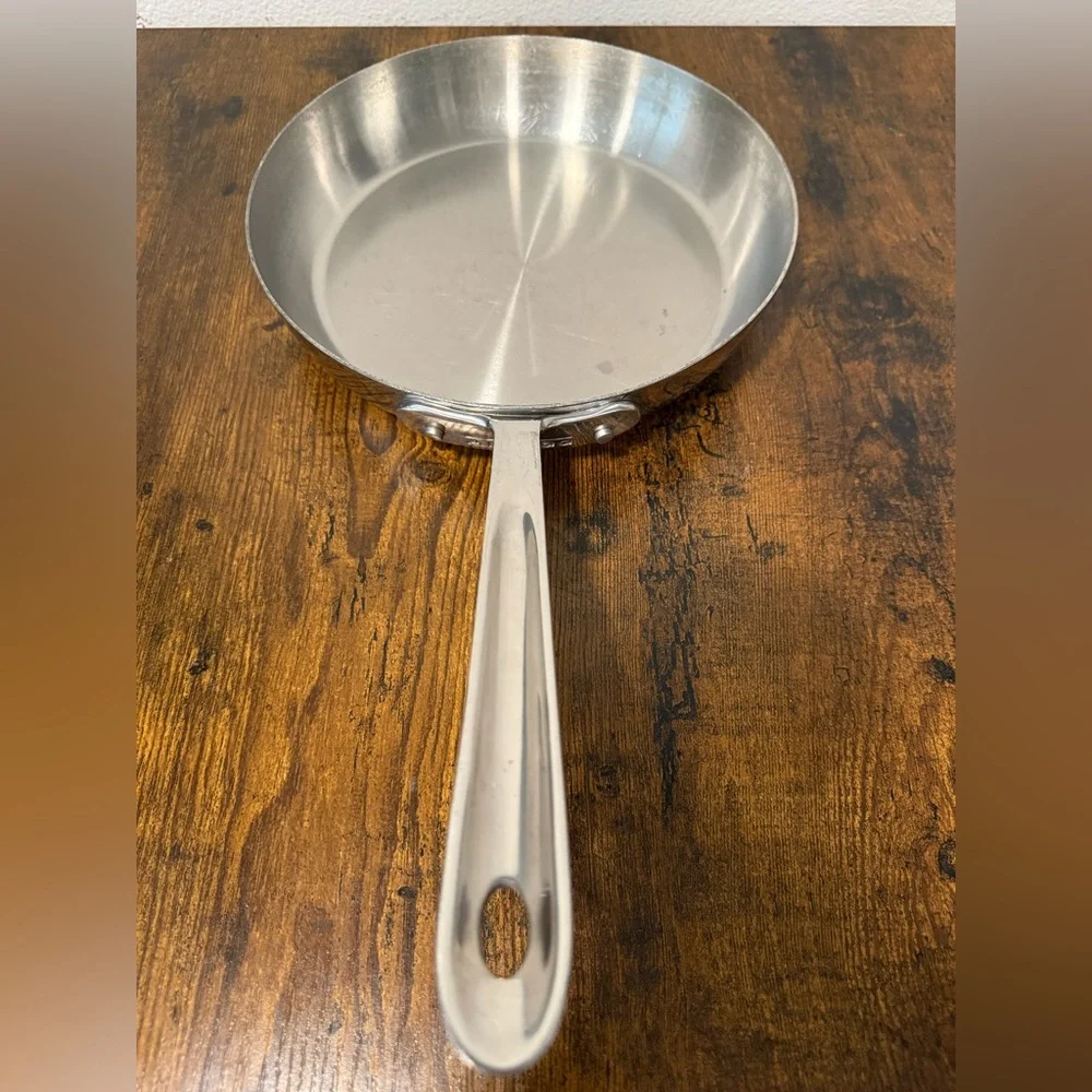 ALL-CLAD D5 POLISHED STAINLESS-STEEL 9 INCH FRENCH SKILLET,18/10 stainless - Picture 1 of 6